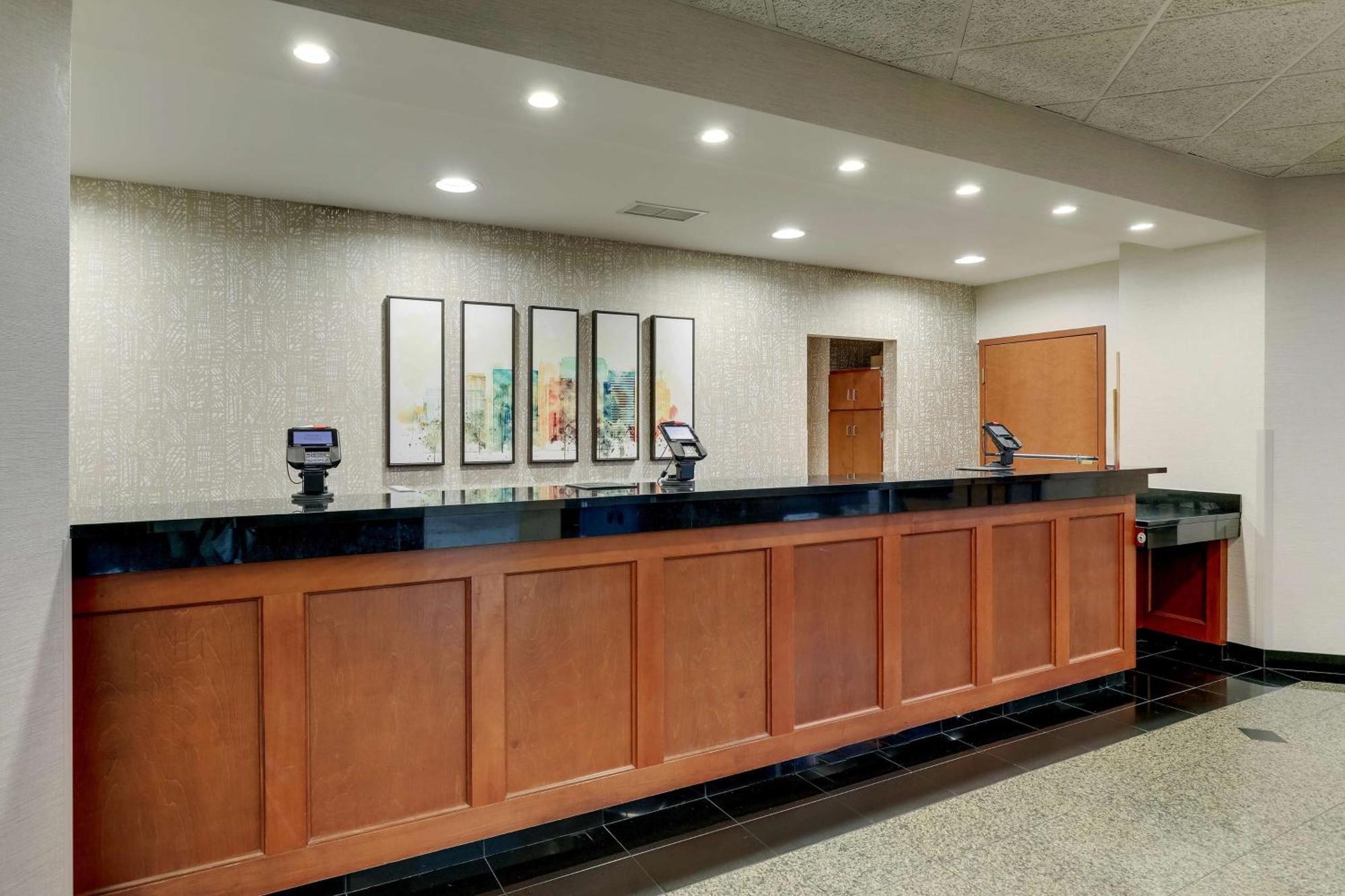 Drury Inn & Suites Birmingham Lakeshore Drive Bagian luar foto