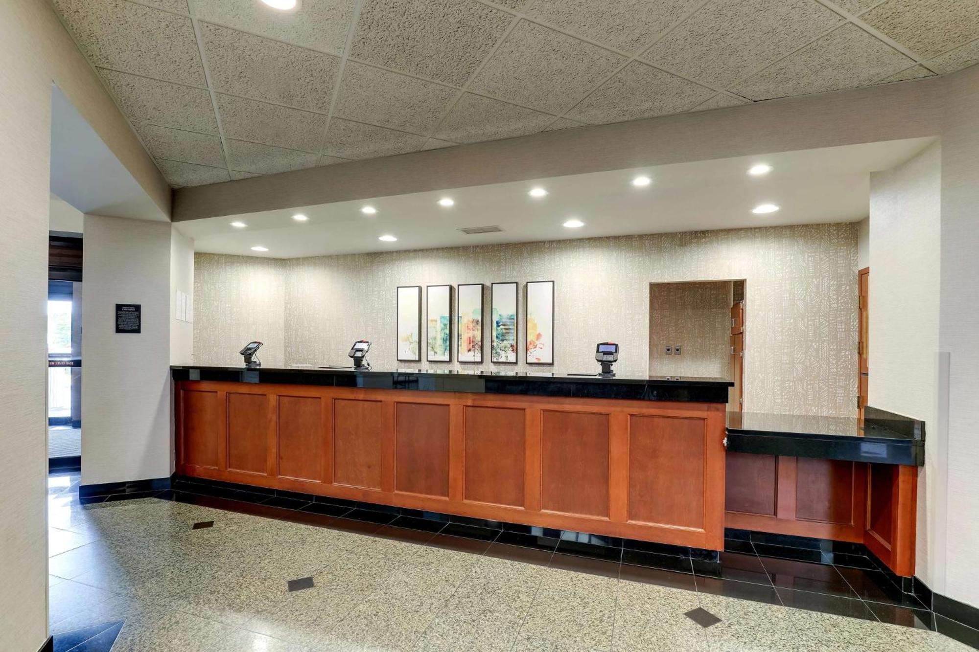 Drury Inn & Suites Birmingham Lakeshore Drive Bagian luar foto