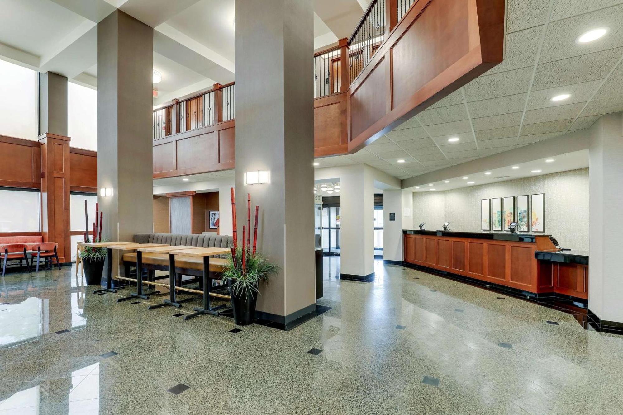 Drury Inn & Suites Birmingham Lakeshore Drive Bagian luar foto