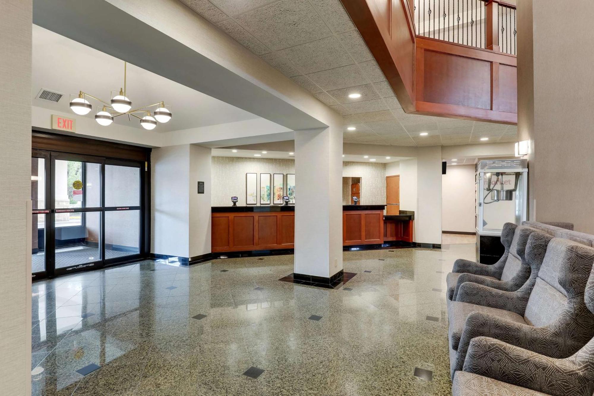 Drury Inn & Suites Birmingham Lakeshore Drive Bagian luar foto