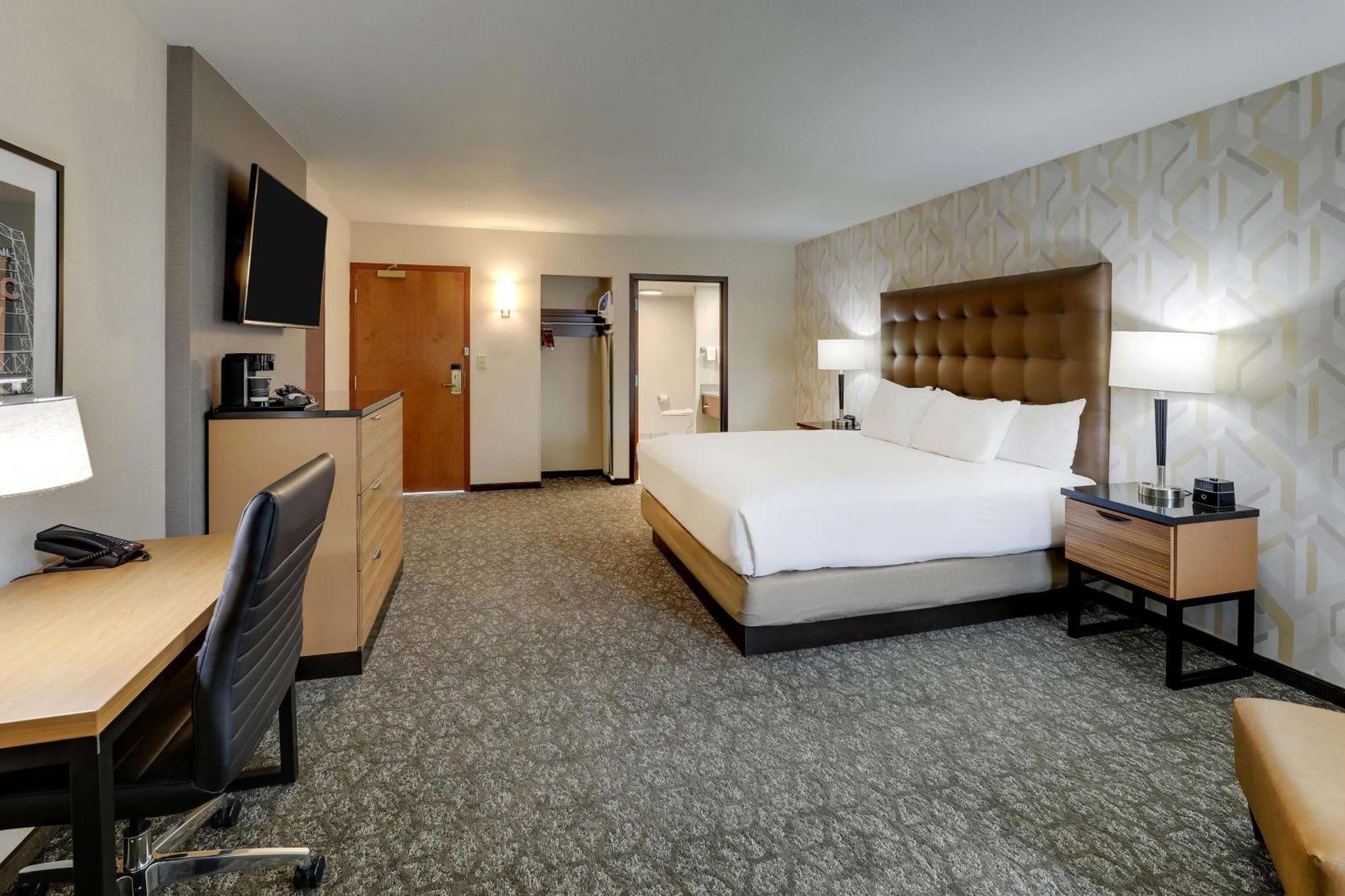 Drury Inn & Suites Birmingham Lakeshore Drive Bagian luar foto