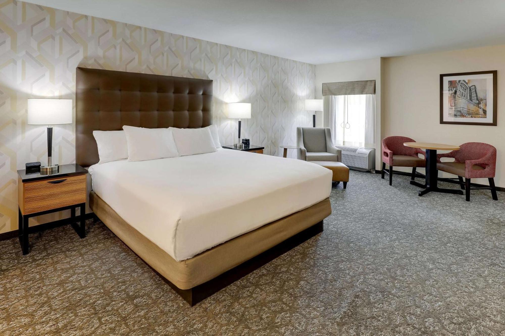 Drury Inn & Suites Birmingham Lakeshore Drive Bagian luar foto