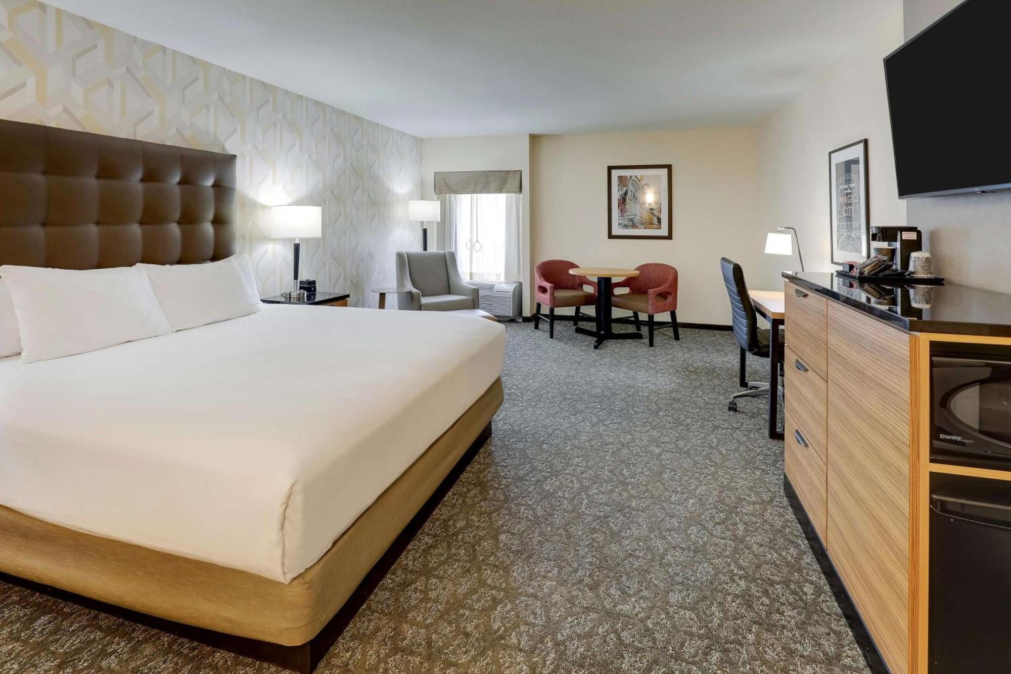 Drury Inn & Suites Birmingham Lakeshore Drive Bagian luar foto