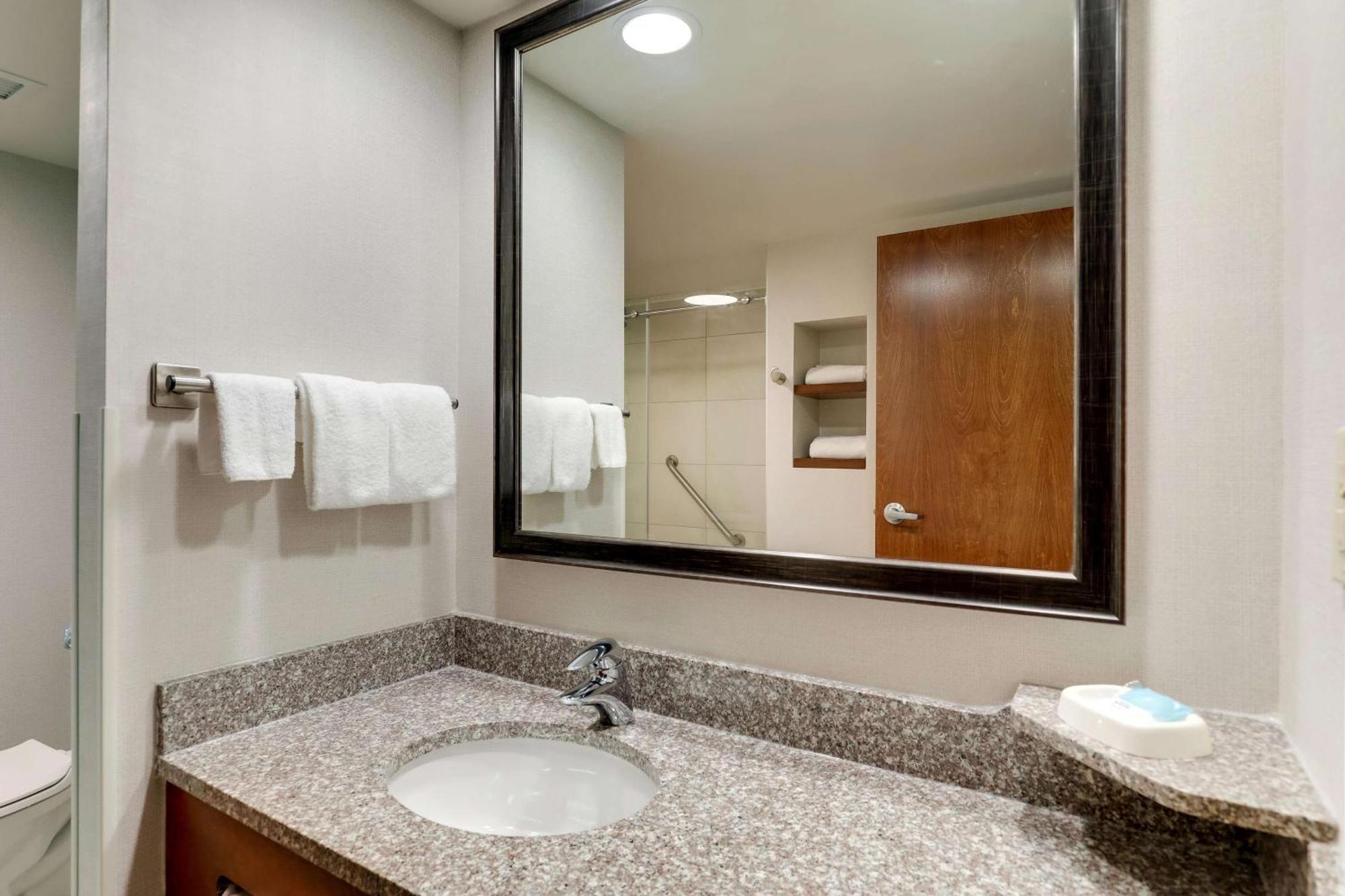 Drury Inn & Suites Birmingham Lakeshore Drive Bagian luar foto