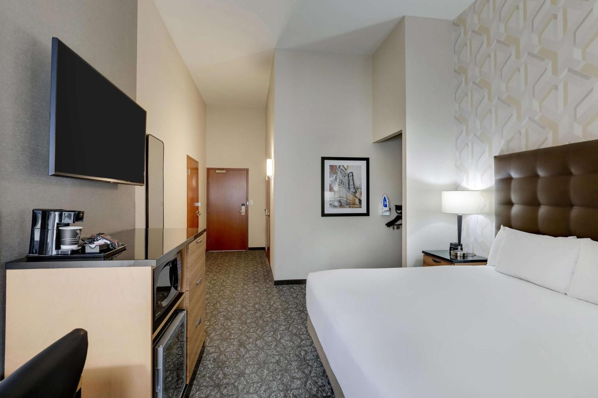 Drury Inn & Suites Birmingham Lakeshore Drive Bagian luar foto