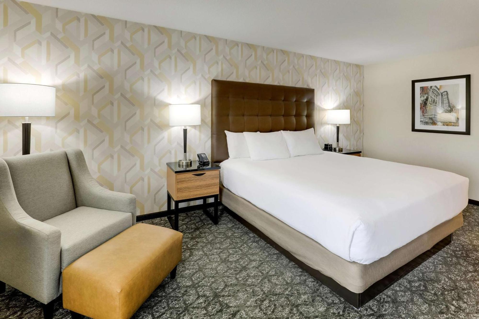 Drury Inn & Suites Birmingham Lakeshore Drive Bagian luar foto