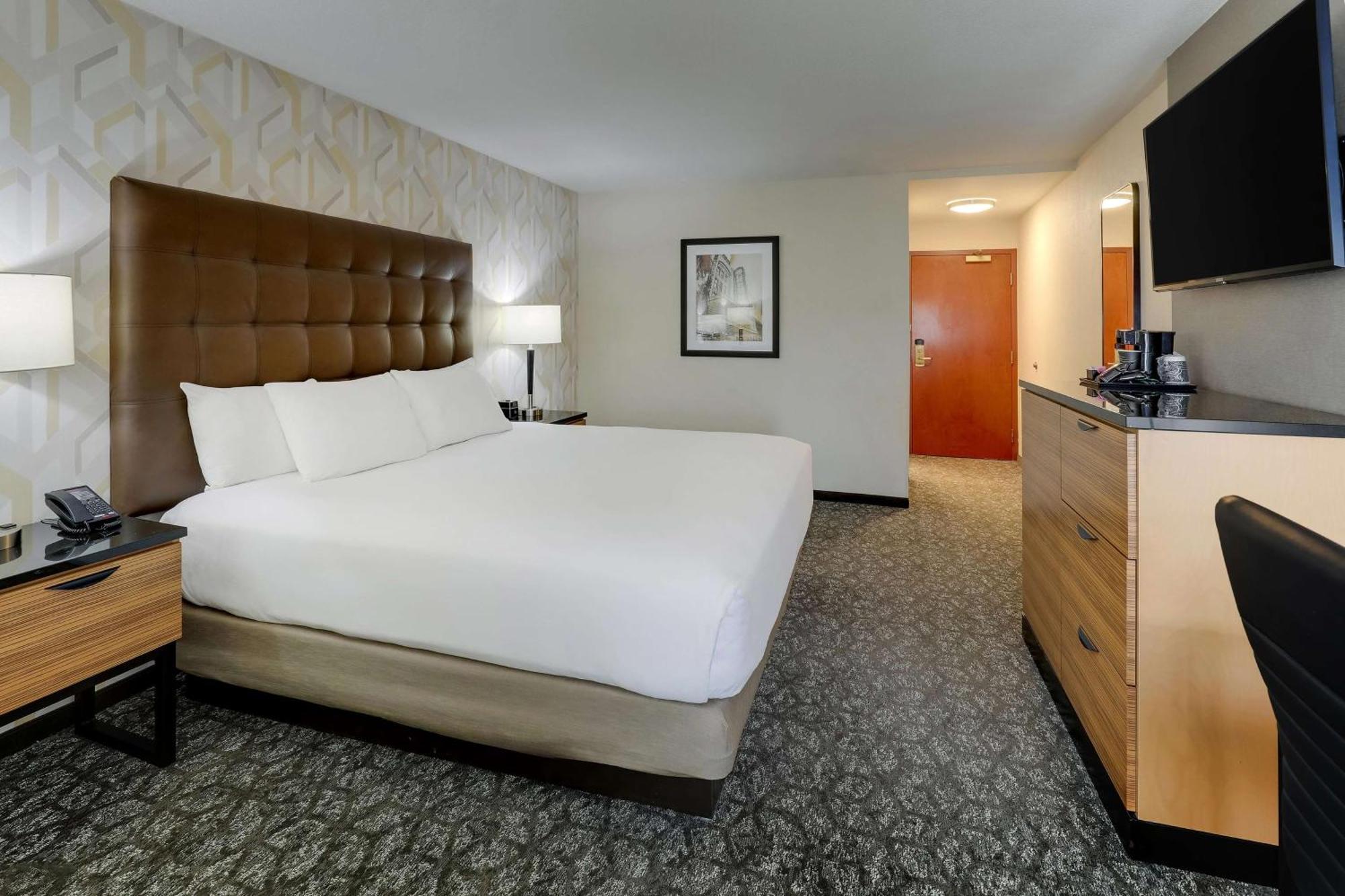 Drury Inn & Suites Birmingham Lakeshore Drive Bagian luar foto