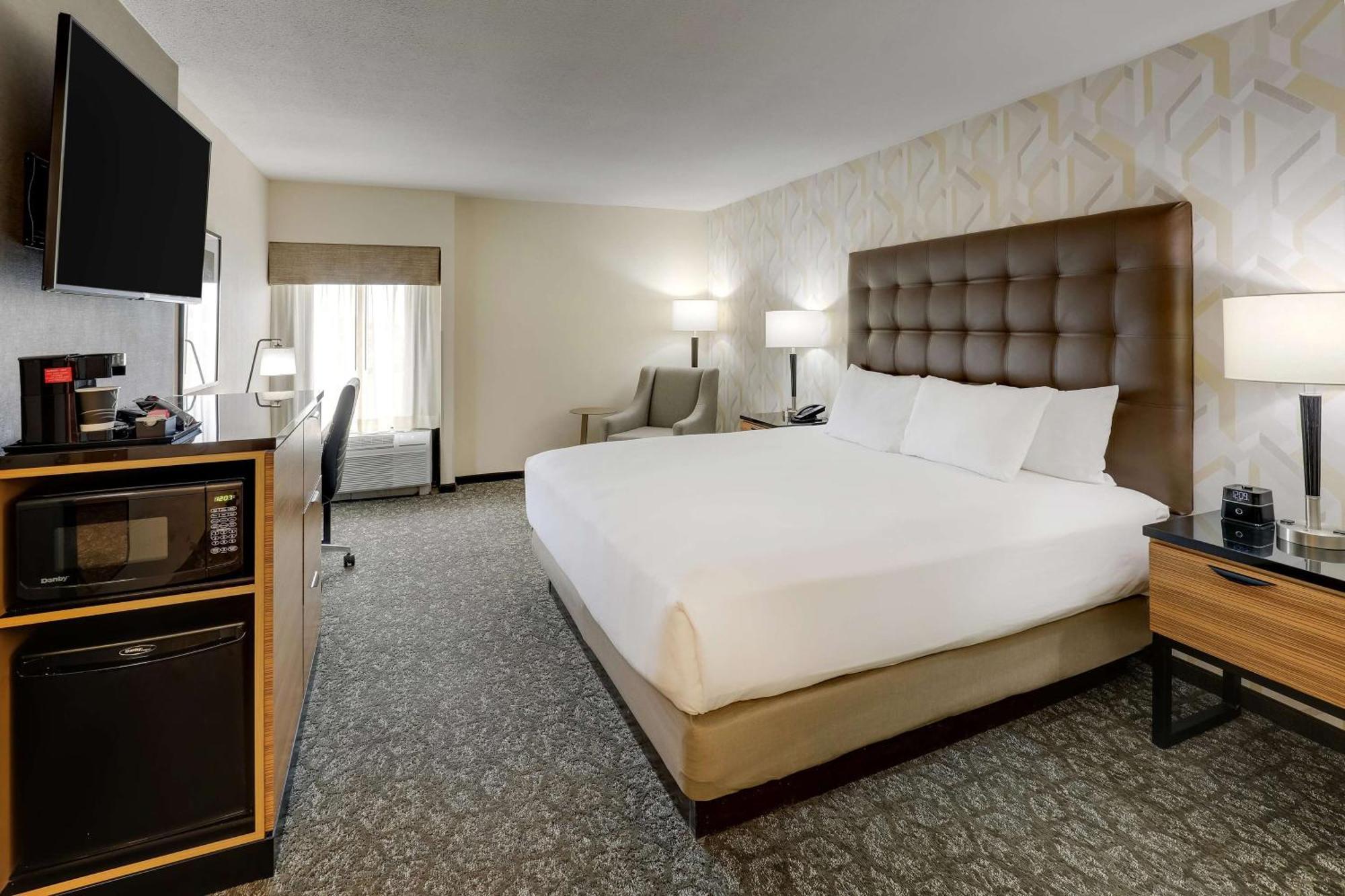 Drury Inn & Suites Birmingham Lakeshore Drive Bagian luar foto