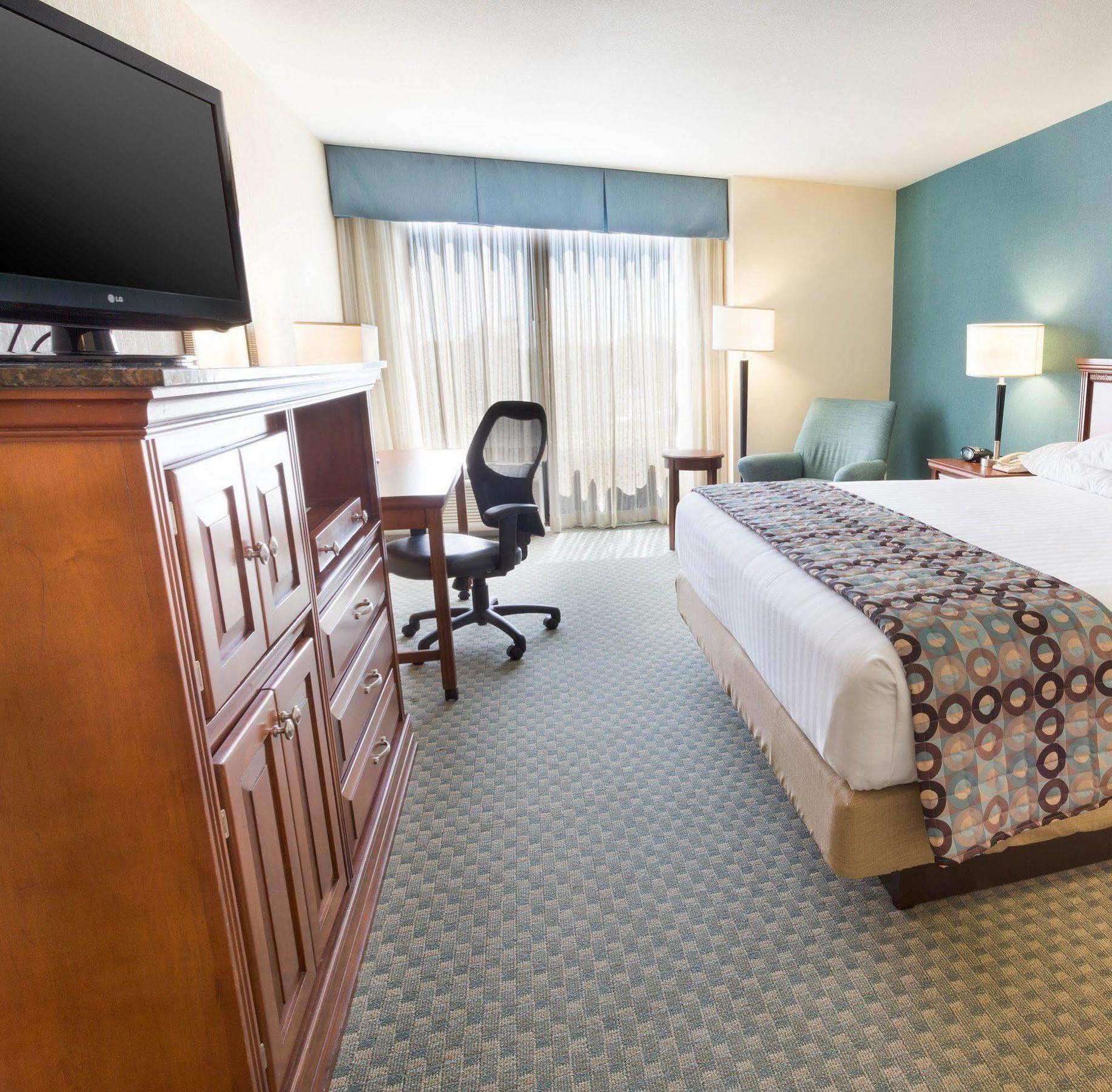 Drury Inn & Suites Birmingham Lakeshore Drive Bagian luar foto