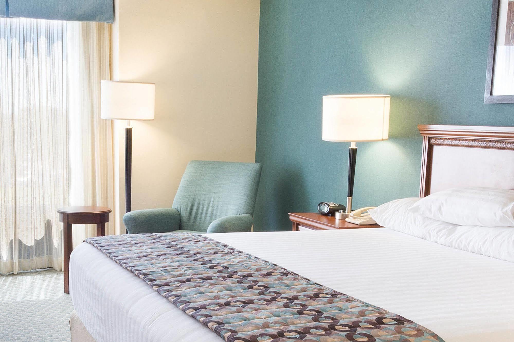 Drury Inn & Suites Birmingham Lakeshore Drive Bagian luar foto